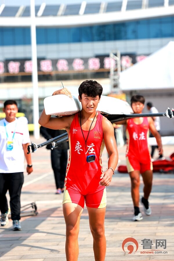 新西兰赛艇运动员领先赢得金牌