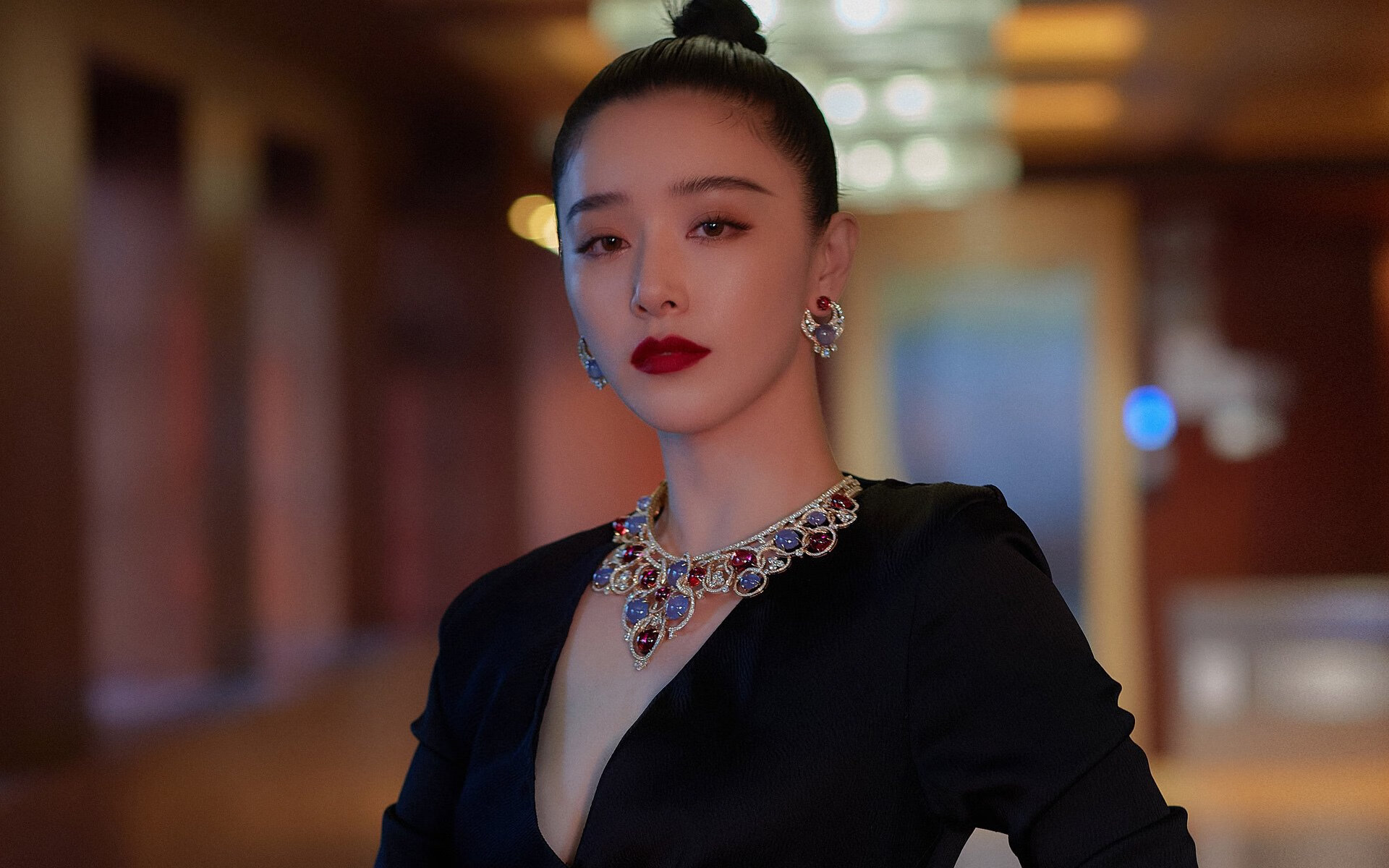 IM体育赛事直播入口-约基奇全能掌控显王者风范，76人末节狂潮终结骑士悬念