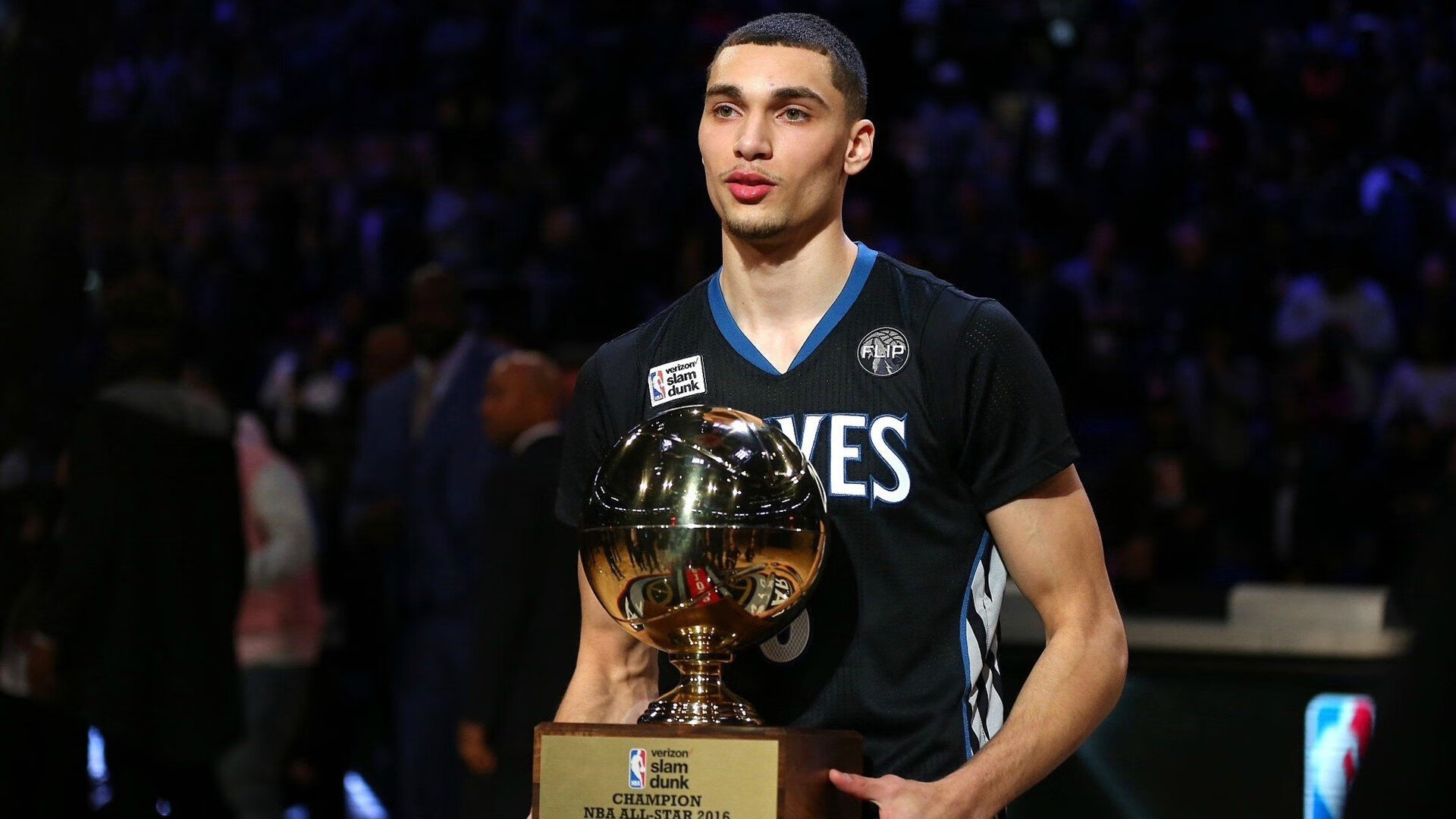 灰熊连续得分压制浙江队,小贾伦让比赛提前失去悬念